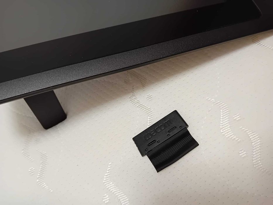 Tabletă Grafică Wacom Cintiq 16 + Tabletă grafică Wacom Intuos S CADOU