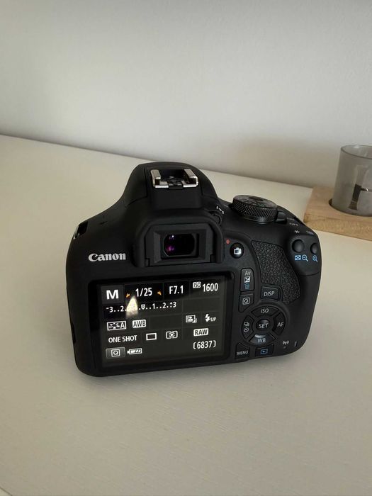 Canon EOS 2000D 24.1MP Kit cu Obiectiv EF-S 18-55mm IS  NOU!!