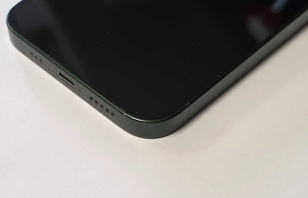 Iphone 13 128GB battery health 77%