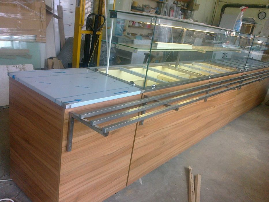 Топли и салатени витрини !