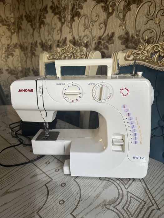 Швейная машина JANOME