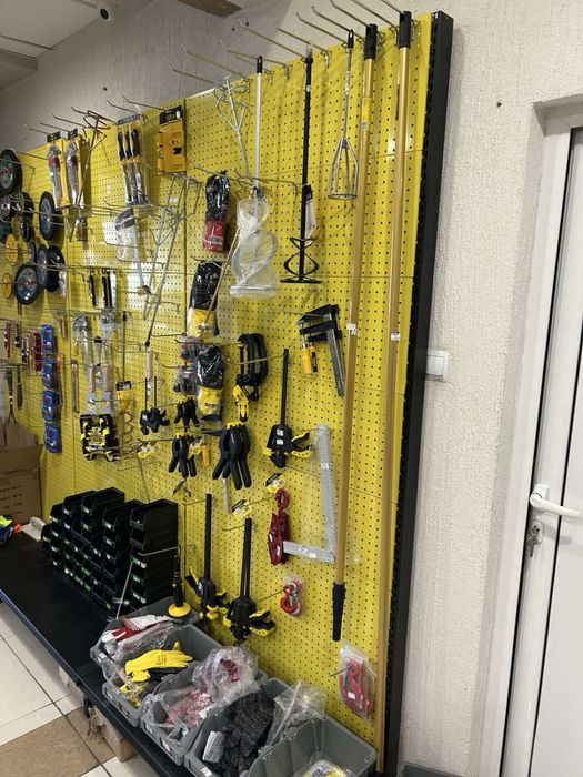 Стрлажи, витрини, оборудване за железария!