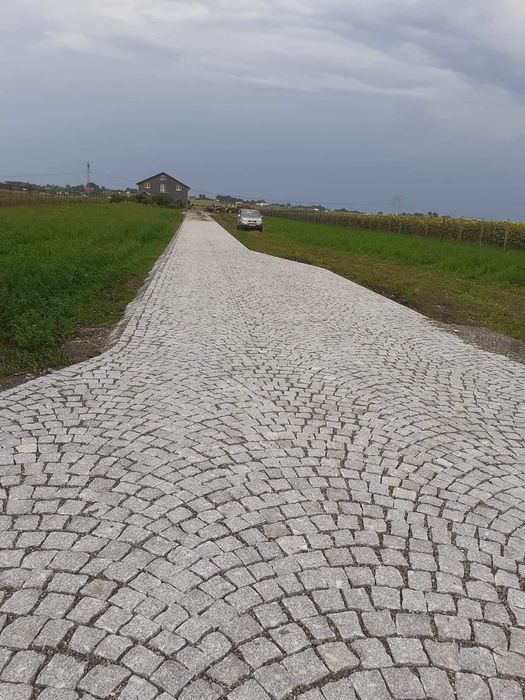 Vând piatră și montez