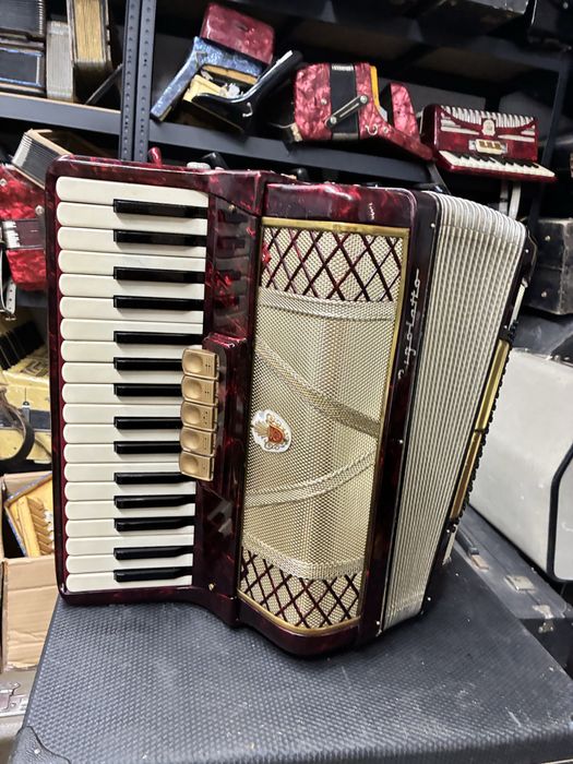 Acordeon nemtesc Rigoletti cu 80 de basi