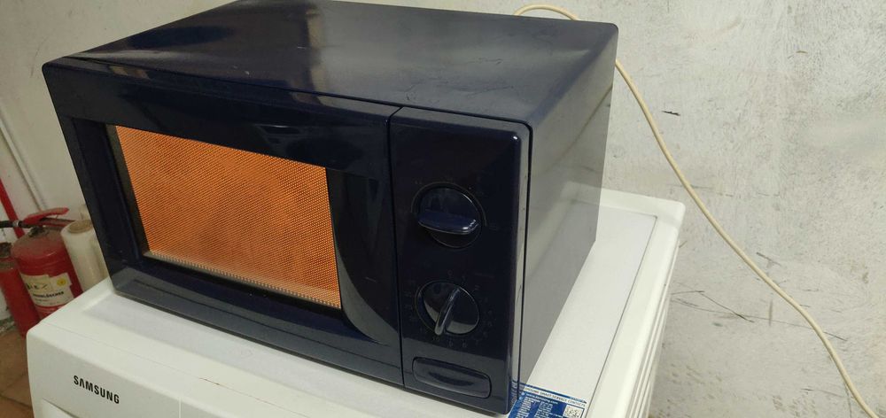 Cuptor cu microunde Privileg