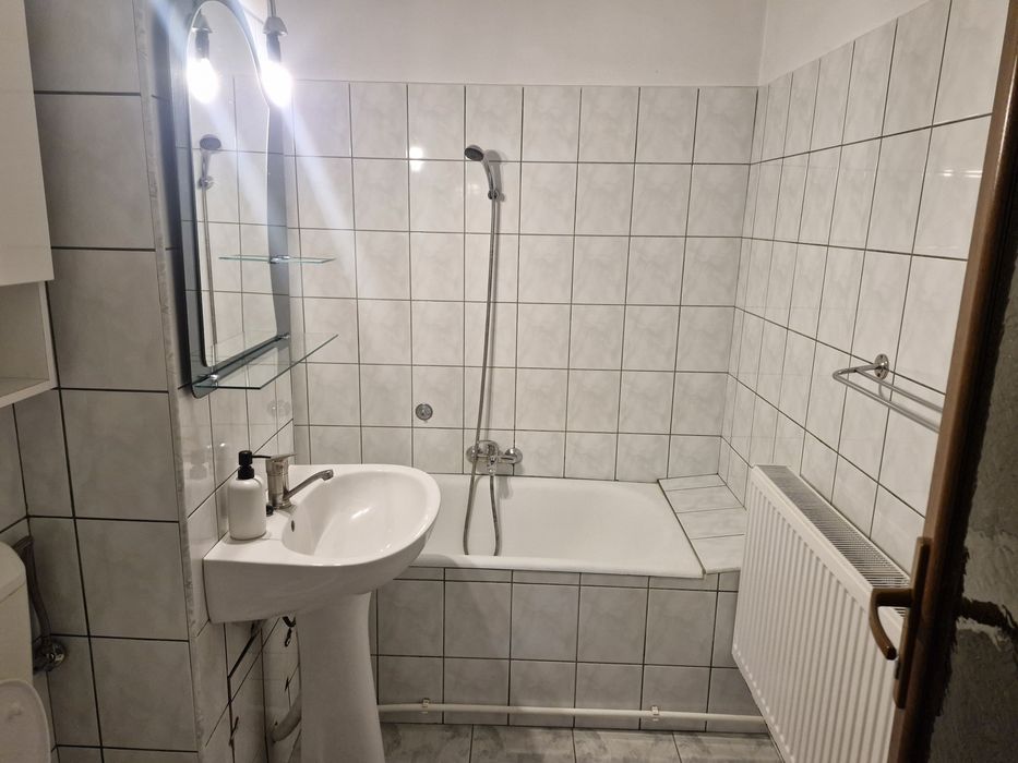 Inchiriez apartament