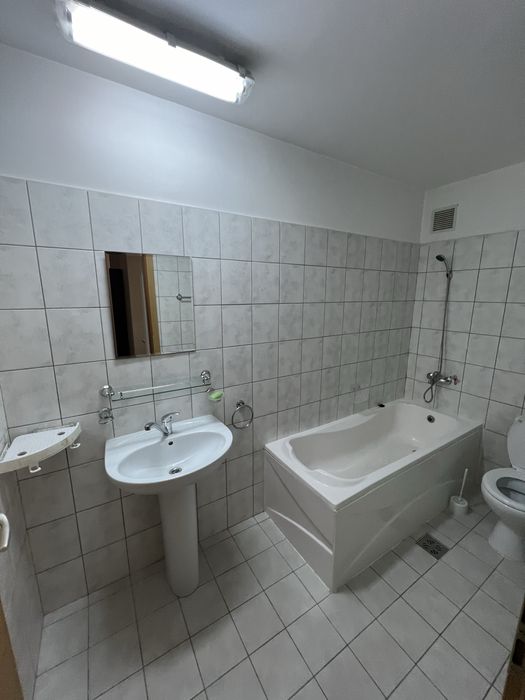 Vând garsonieră Green Hills Piatra Neamț, str. Plăieșului, nr.4 în spate la Galeria Mall– etaj 1, complex privat cu barieră