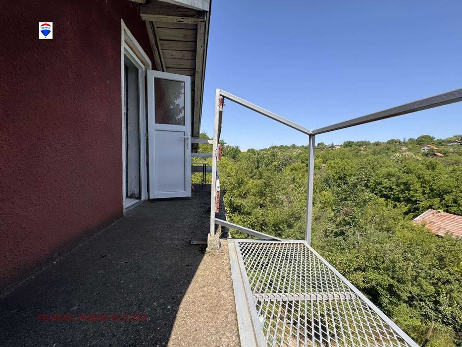 Вила на три етажа с. Николово, местност Дрибак