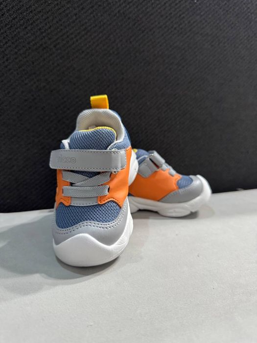 Детские кроссовки vicco