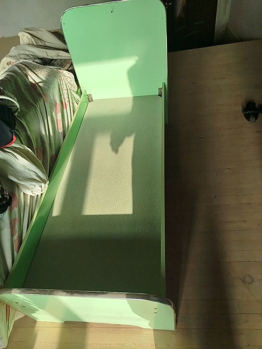 Yosh bolalar uchun Dars stoli, Shkaf, kravat