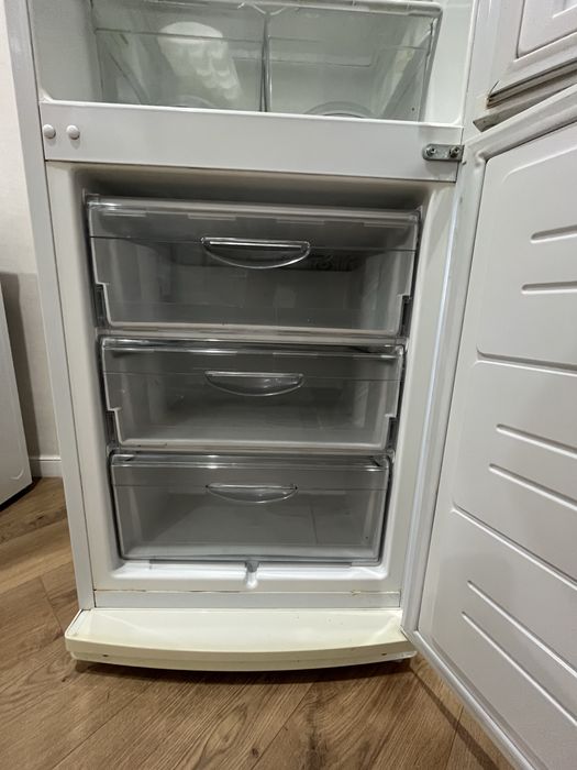 Продам холодильник Атлант в отличном состоянии.