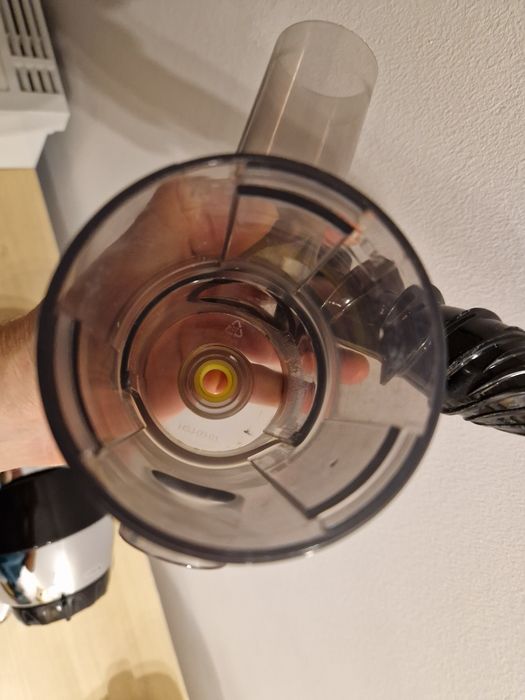 Хоризонтална пресоваща сокоизстисквачка Omega MM900