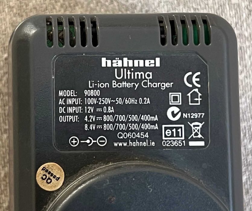 Incarcator universal Hahnel Ultima cu adaptoare pent camere foto video