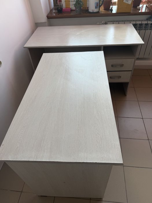 Стол офисный с ящиками