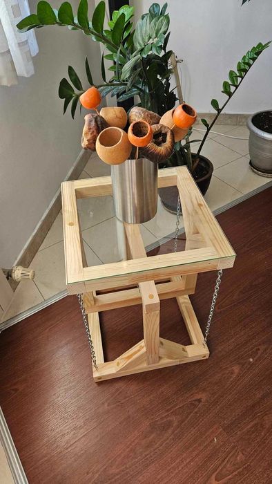 Масичка за кафе, цветя и др., държаща се само на вериги