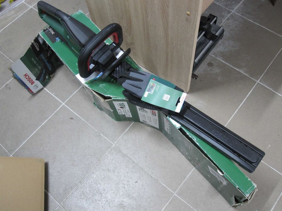 Trimmer pentru gard viu Bosch Universal HedgeCut 18V-50