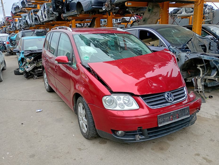 Dezmembram Volkswagen Touran 1 (2003 - 2006) 1.9 tdi BXE
