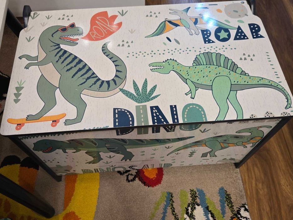 Дървена детска маса със столчета и ракла DINOSAUR за игра, хранене