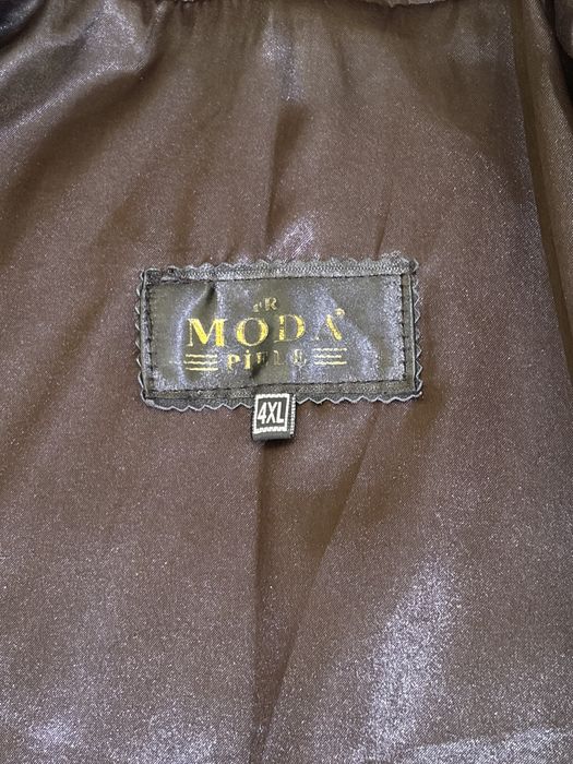 Geacă din piele și blană naturală, mărimea 4XL( croiala este mult mai mică, fiind potrvită și pentru o persoană care poartă L sau M)