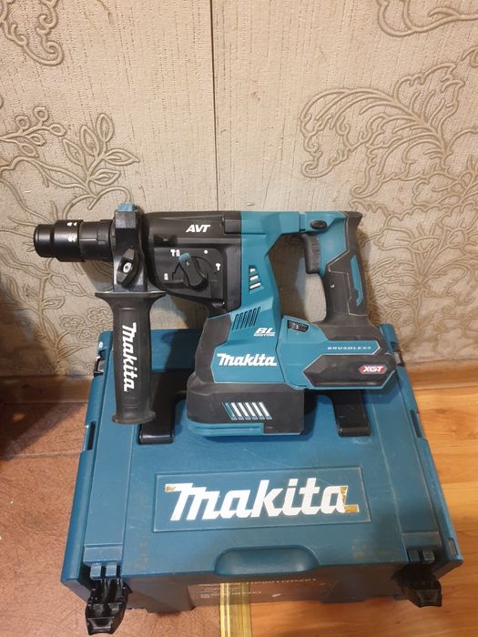 Перфоратор Makita hr 004 gz. XGT  40 вольт.