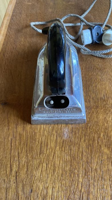 Разпродажба!!!Ретро ютия Елпром