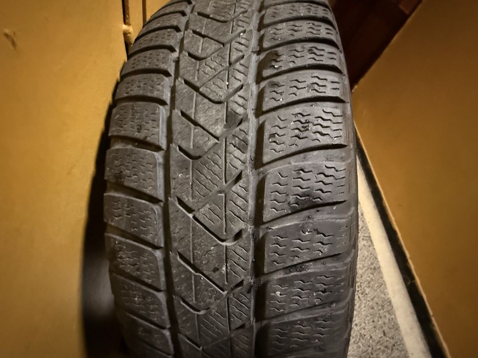 4 бр гуми Pirelli 205/60/R16 зимни