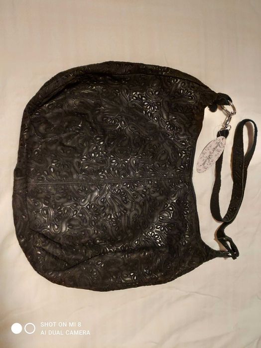 Черна дамска чанта от велур, голяма