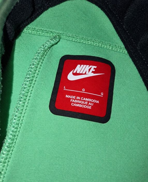 Pantaloni Nike tech