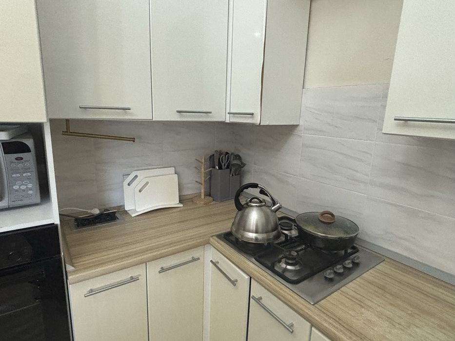 Продам угловой кухонный гарнитур