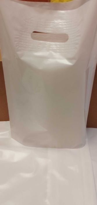 Pungi-sacose diverse marimi albe ionizate pentru serigrafie cu maner tip banana rezistente; productie plastic reciclabil-reutilizabil.