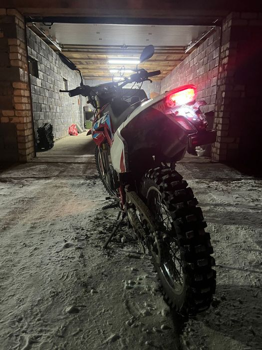 Продам мотоцикл 250 кубов