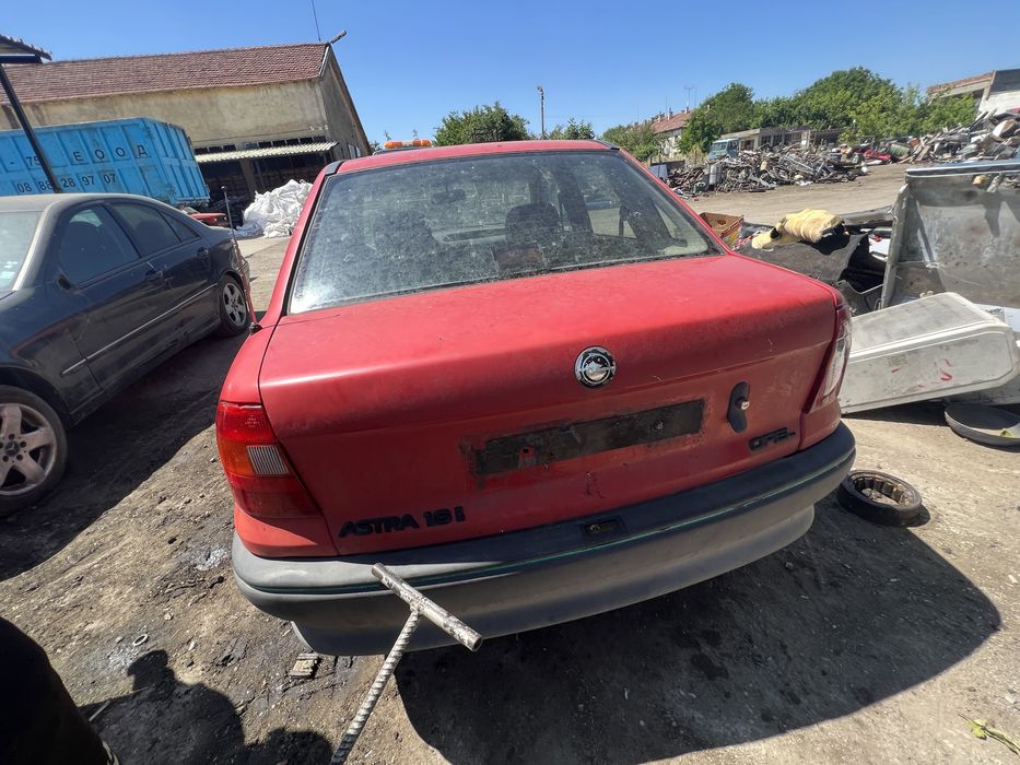 Opel Astra F 1.6i НА ЧАСТИ