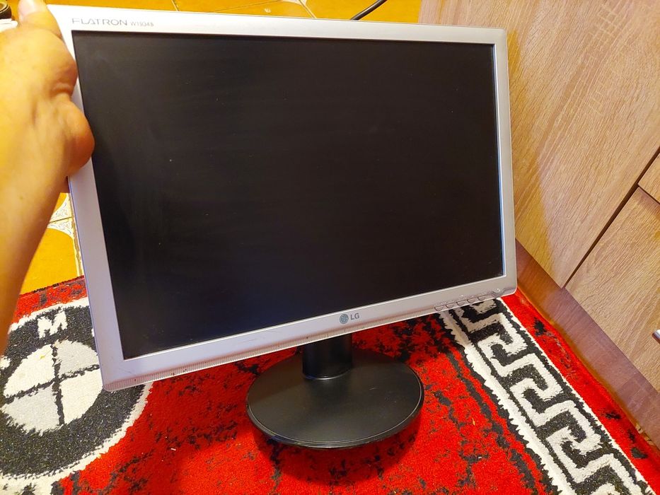 Monitor LG flatron ,diagonala 19 inch ,stare buna de functionare