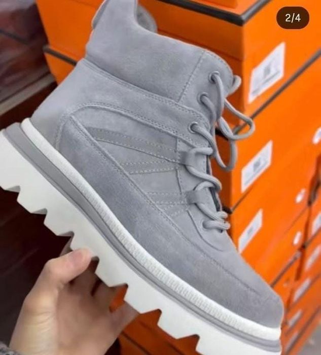 Продам зимние кроссовки  38 размер