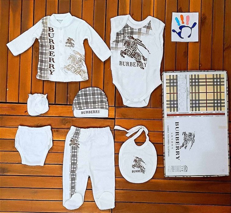 Бебешки Памучни Комплекти
0-3 месеца 5 части - 26€
0-3 мес 7 части -