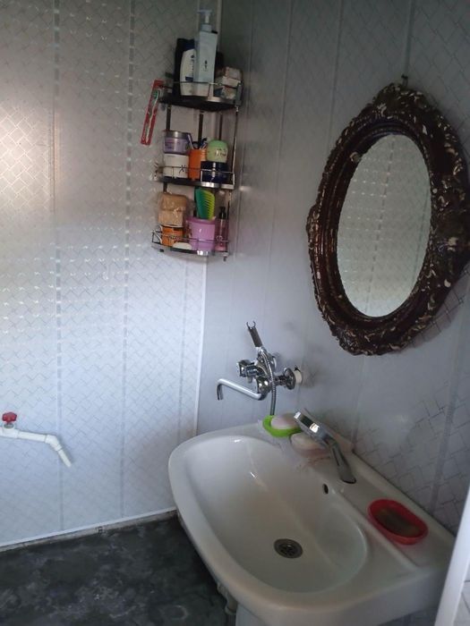Hovli sotiladi. Продаётся участок