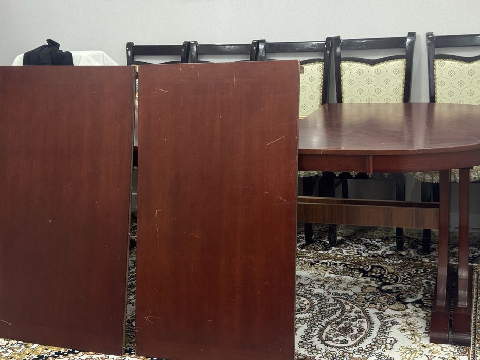 Раздвижной стол для гостей