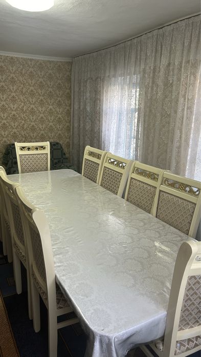 Продаю стол с 10 стульями