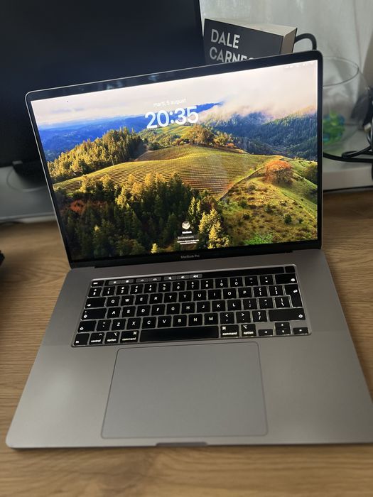 MacBook Pro 16” (2019) – i7, 16GB RAM, 512GB SSD, Radeon Pro