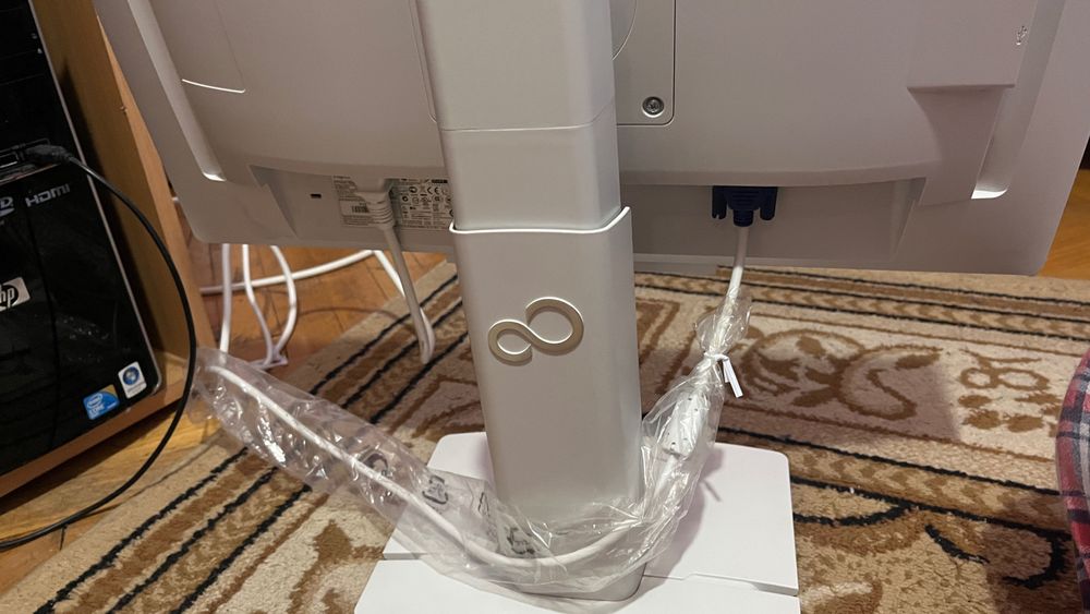 Fujitsu B22W-6 LED – 22” IPS монитор, Full HD, 60Hz, като нов + кабели