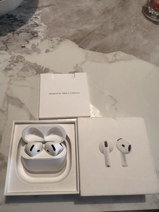 AirPods 4, в идельном состоянии