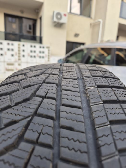 4 Anvelope Iarna Hankook Winter I_Cept EVO2 DOT 2021 - 2 cu pana reparata
