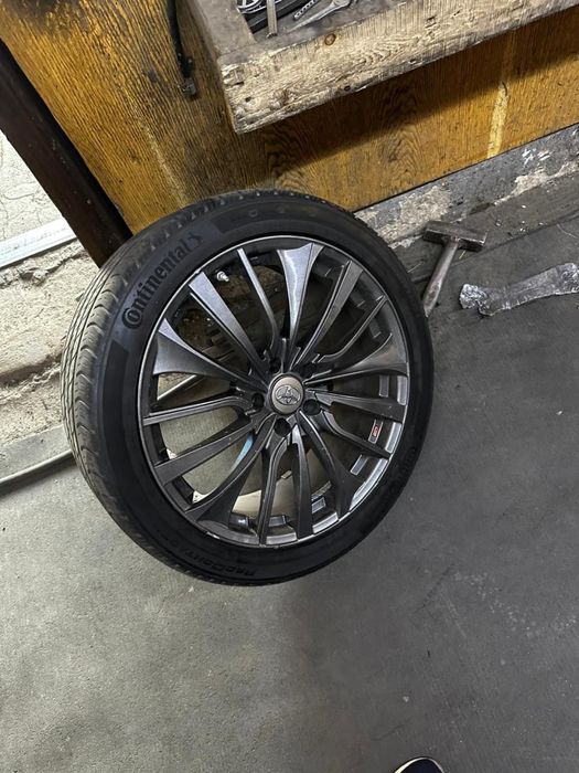 Продам диски R19 с летней резиной Continental