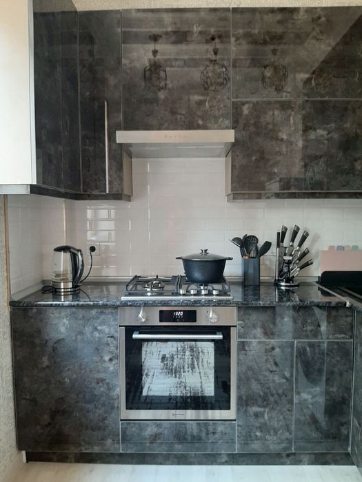 Продаю квартиру без маклер 45 кв новостройкк 2х комнота