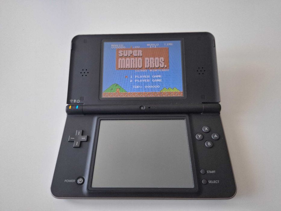 Nintendo DSi XL - качени много игри