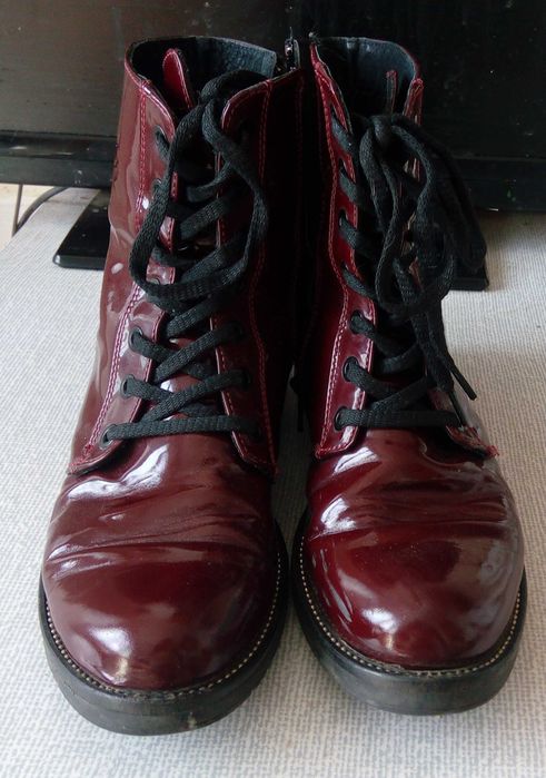 Дамски лачени боти с цип