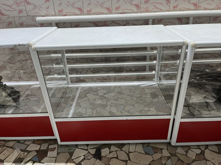 Продам витрины б/у недорого