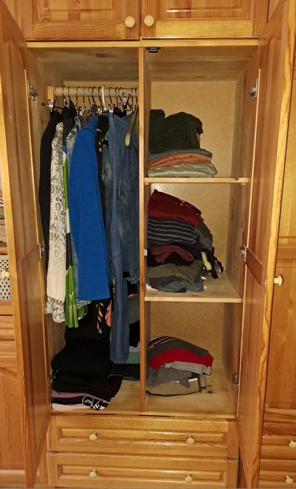 Продавям гардероб