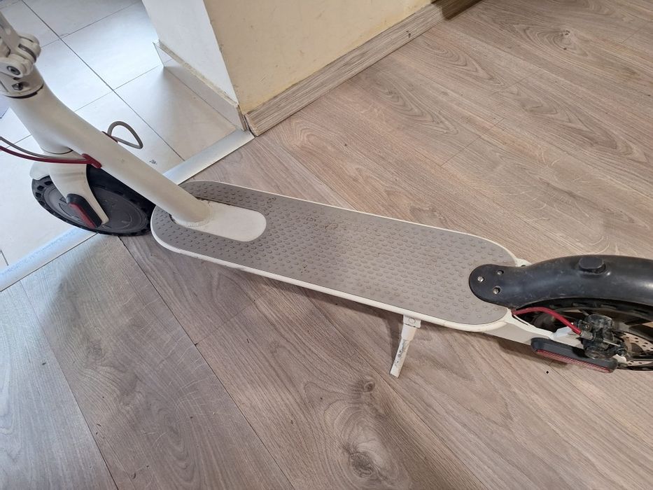 Trotineta electrica pliabila Xiaomi M365