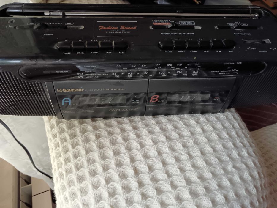Продавам изгодно напълно запазен радио-касетофон Gold star stereo double cassette recorder 45 euro